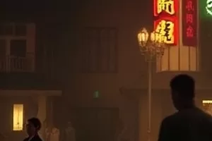 风车与铁轨剧集封面，旷野里的白色风车与并行铁轨